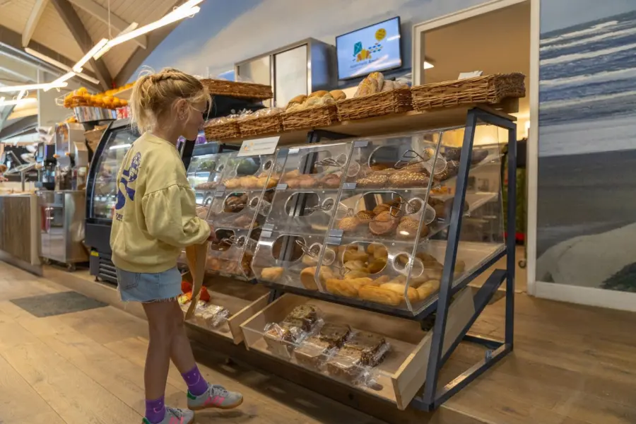 Supermarkt verse broodjes strandcamping duinoord